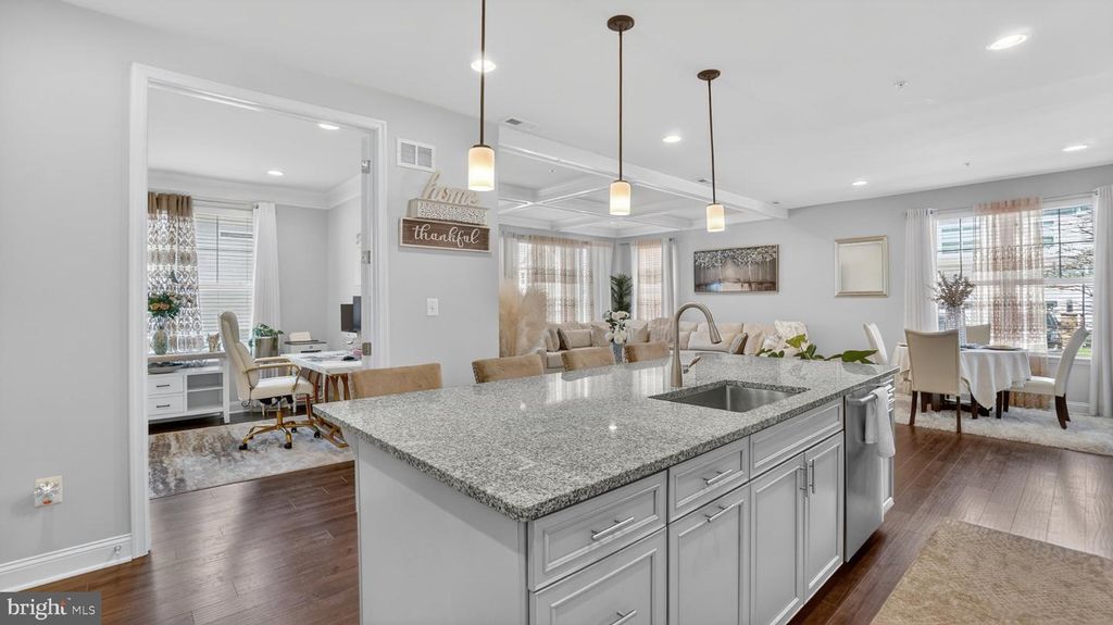 Image 8 of property listing at 7804 WOODVALE WAY, Glen Burnie, MD 21060