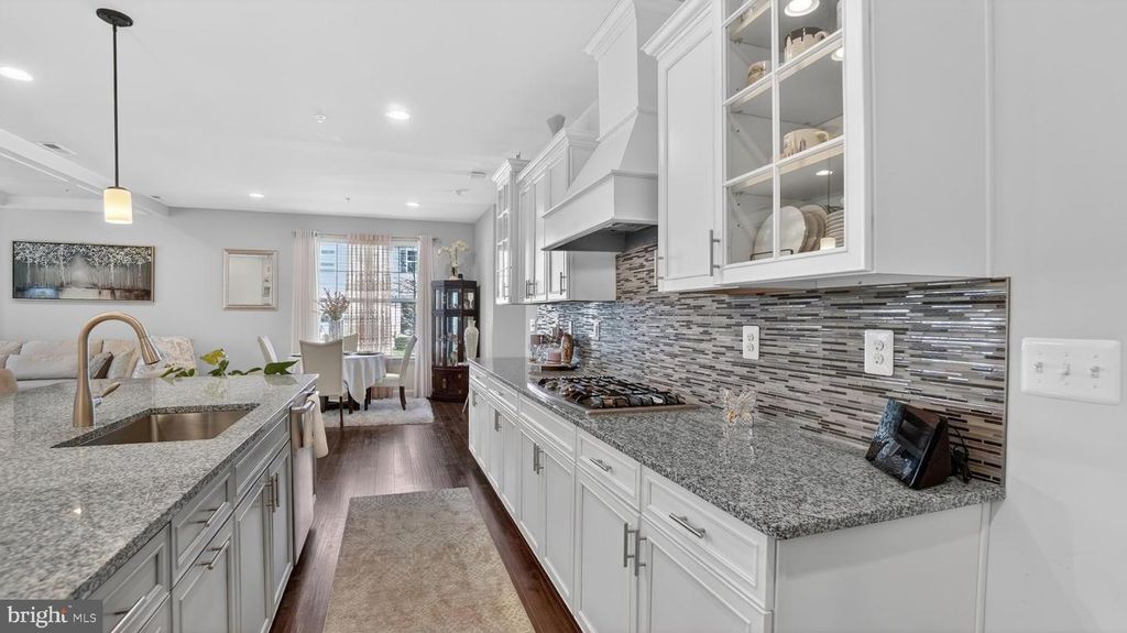 Image 9 of property listing at 7804 WOODVALE WAY, Glen Burnie, MD 21060