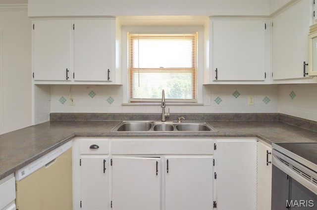 2601 Belle Mar Drive, Belleville, IL 62220