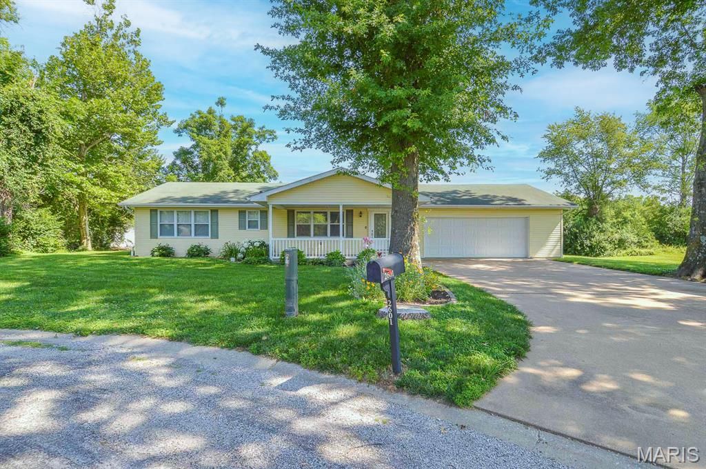 2601 Belle Mar Drive, Belleville, IL 62220