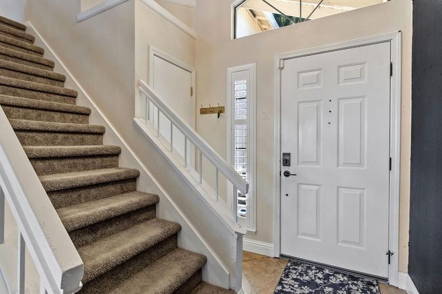 6931 Springmont Dr, Elk Grove, CA 95758