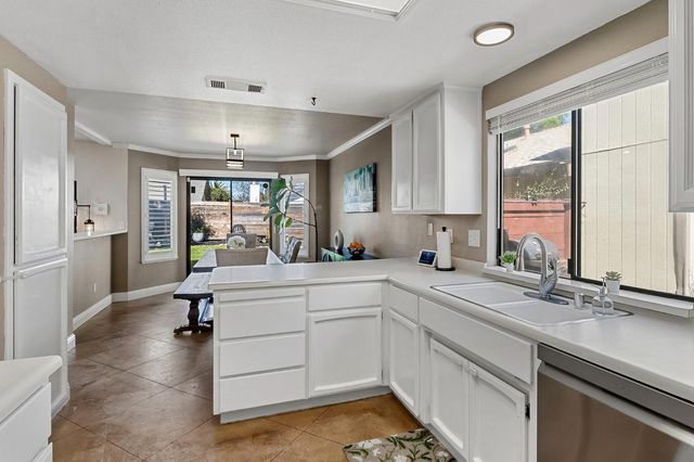 6931 Springmont Dr, Elk Grove, CA 95758