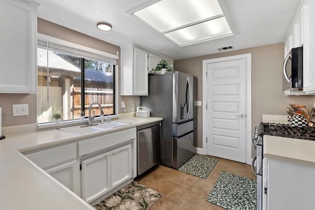 6931 Springmont Dr, Elk Grove, CA 95758