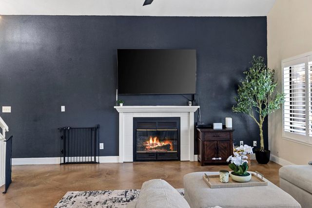 6931 Springmont Dr, Elk Grove, CA 95758