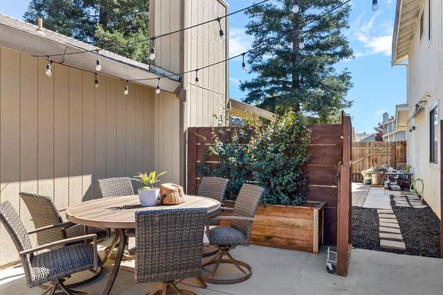 6931 Springmont Dr, Elk Grove, CA 95758