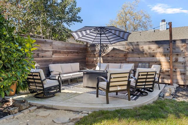 6931 Springmont Dr, Elk Grove, CA 95758