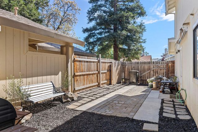 6931 Springmont Dr, Elk Grove, CA 95758