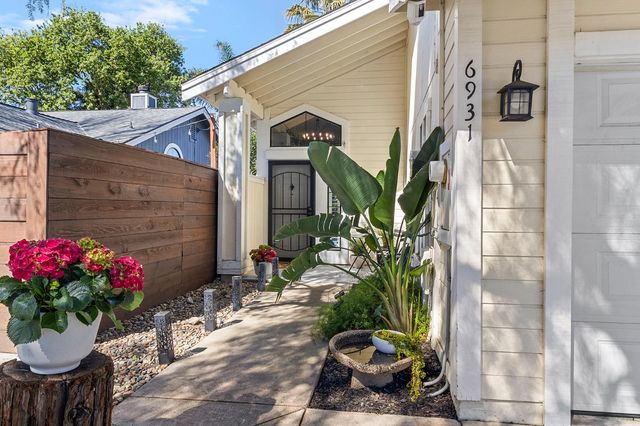 6931 Springmont Dr, Elk Grove, CA 95758