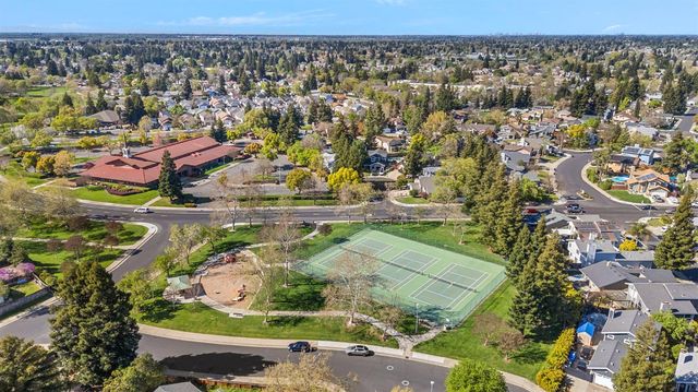 6931 Springmont Dr, Elk Grove, CA 95758