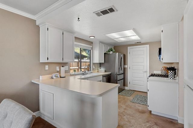 6931 Springmont Dr, Elk Grove, CA 95758