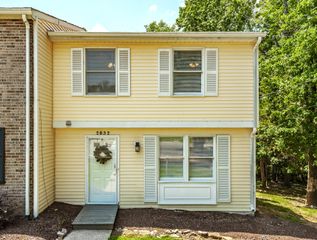 2832 Lake Forest Dr, Nashville, TN 37217