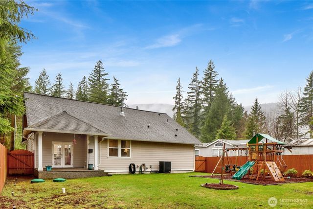 8350 Holly Lane, Maple Falls, WA 98266