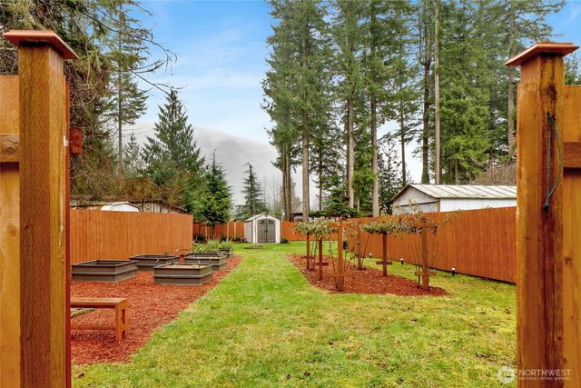 8350 Holly Lane, Maple Falls, WA 98266