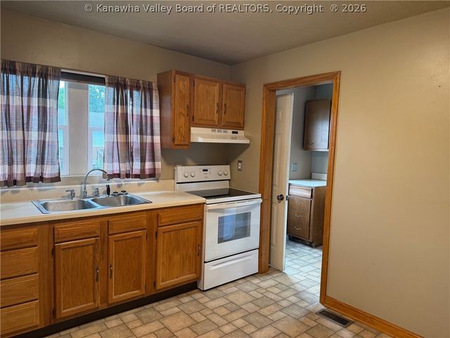 211 West Street, St Albans, WV 25177