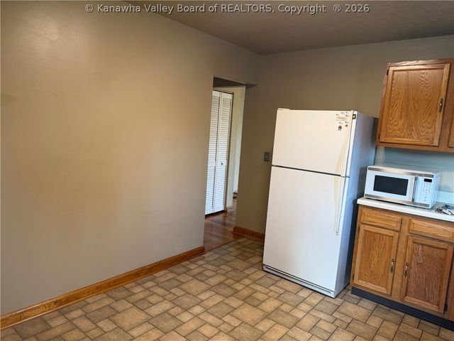 211 West Street, St Albans, WV 25177