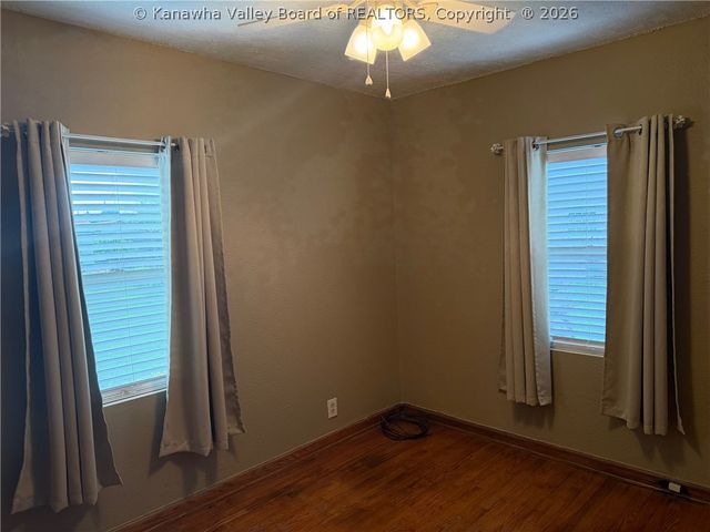 211 West Street, St Albans, WV 25177