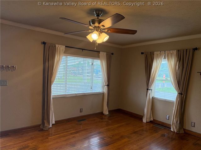 211 West Street, St Albans, WV 25177