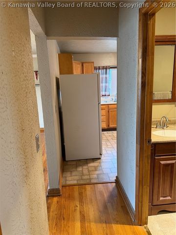 211 West Street, St Albans, WV 25177
