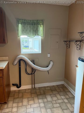 211 West Street, St Albans, WV 25177