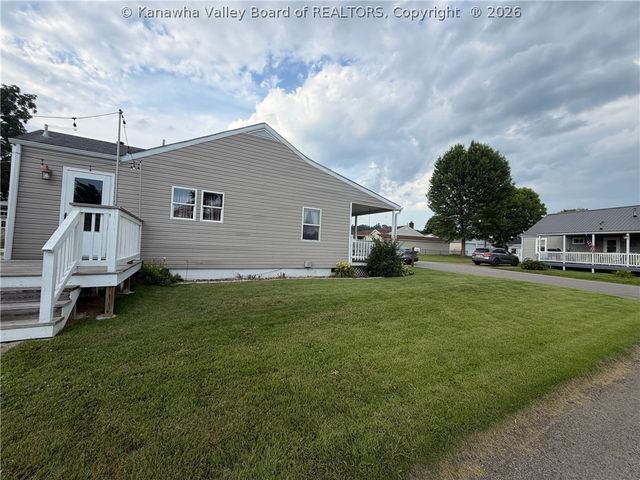 211 West Street, St Albans, WV 25177