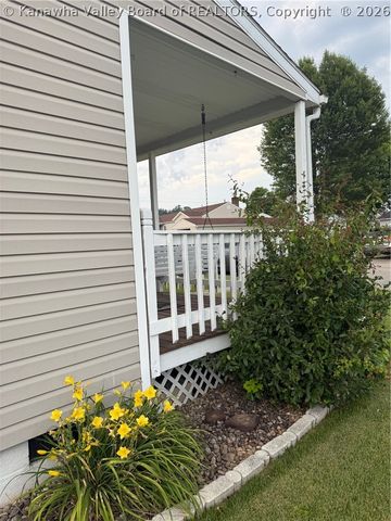 211 West Street, St Albans, WV 25177