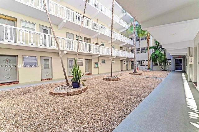 330 SE 2nd St 101G, Hallandale Beach, FL 33009