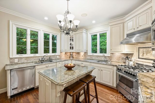 614 Olde Cotswold Court, Charlotte, NC 28211