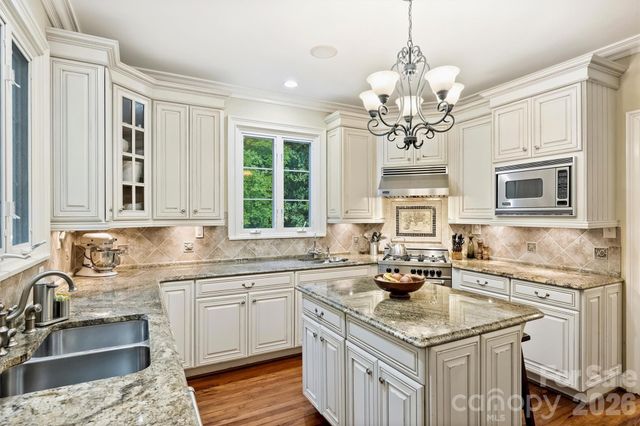 614 Olde Cotswold Court, Charlotte, NC 28211
