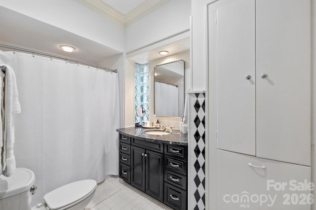 614 Olde Cotswold Court, Charlotte, NC 28211