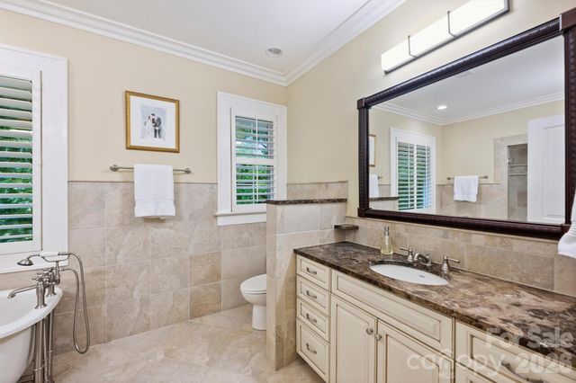 614 Olde Cotswold Court, Charlotte, NC 28211