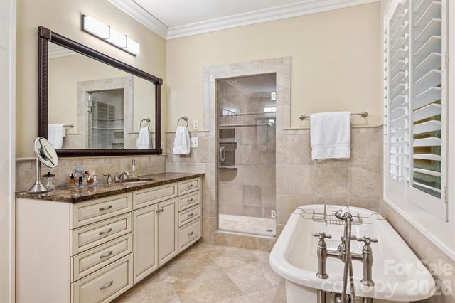614 Olde Cotswold Court, Charlotte, NC 28211