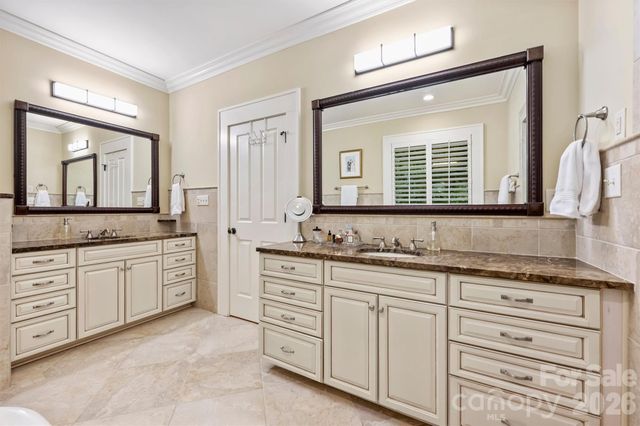 614 Olde Cotswold Court, Charlotte, NC 28211