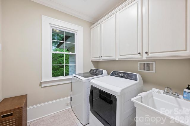 614 Olde Cotswold Court, Charlotte, NC 28211