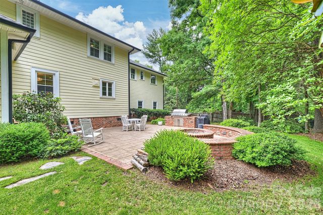 614 Olde Cotswold Court, Charlotte, NC 28211
