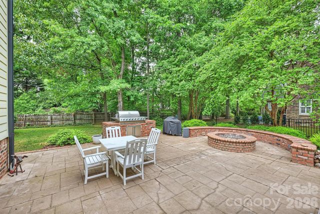 614 Olde Cotswold Court, Charlotte, NC 28211