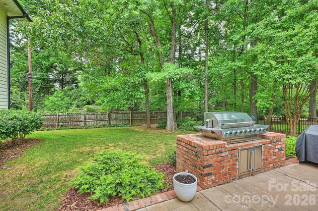 614 Olde Cotswold Court, Charlotte, NC 28211