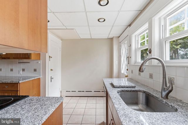 530 E MANOA RD, Havertown, PA 19083