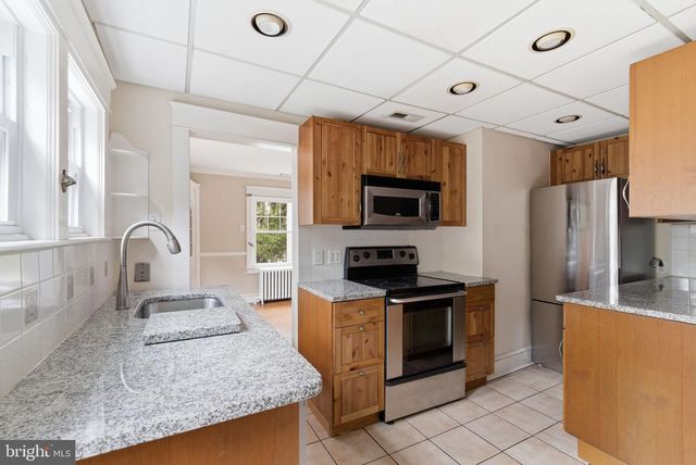 530 E MANOA RD, Havertown, PA 19083