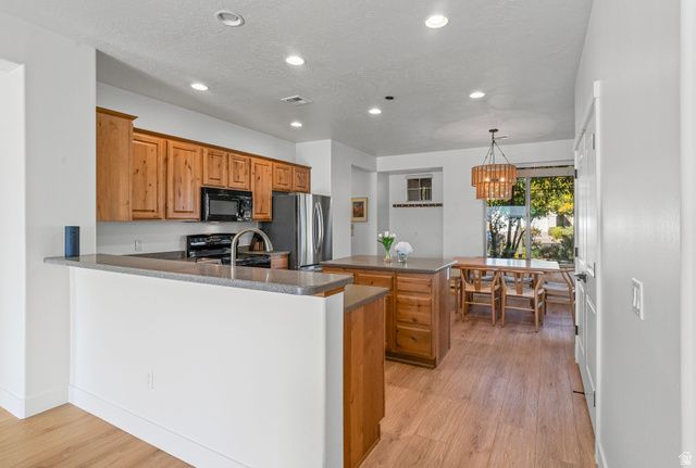 2498 E CANYON DR, Washington, UT 84780