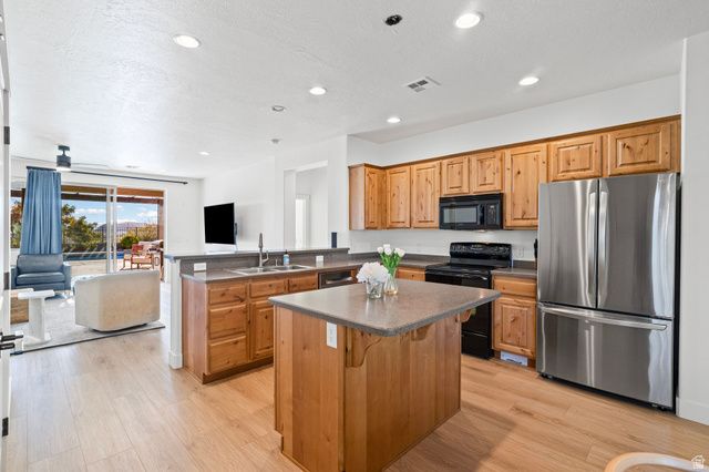 2498 E CANYON DR, Washington, UT 84780