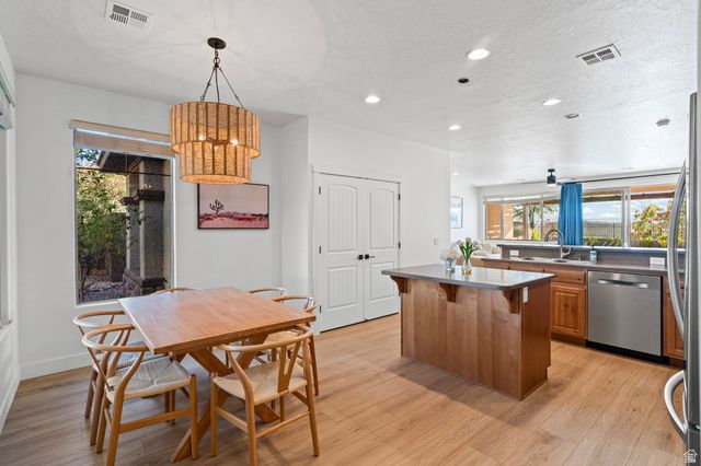 2498 E CANYON DR, Washington, UT 84780