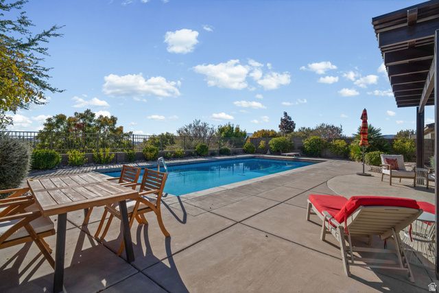 2498 E CANYON DR, Washington, UT 84780