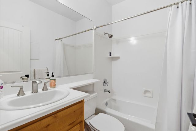 2498 E CANYON DR, Washington, UT 84780