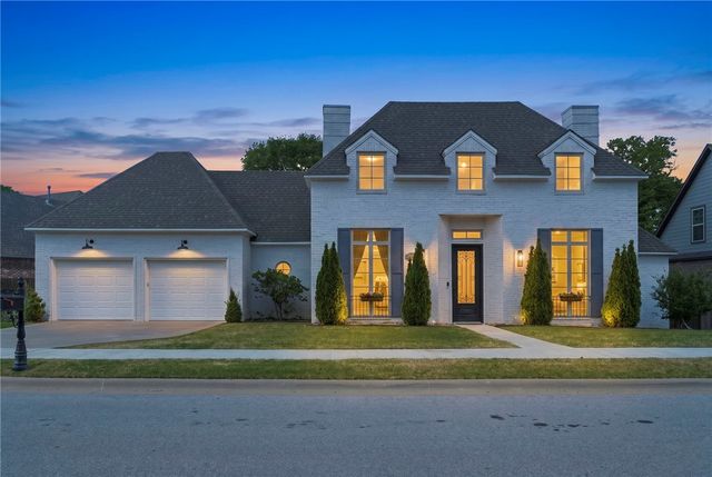 341 N Ainsley Loop, Fayetteville, AR 72704