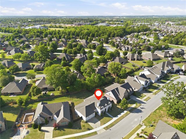 341 N Ainsley Loop, Fayetteville, AR 72704