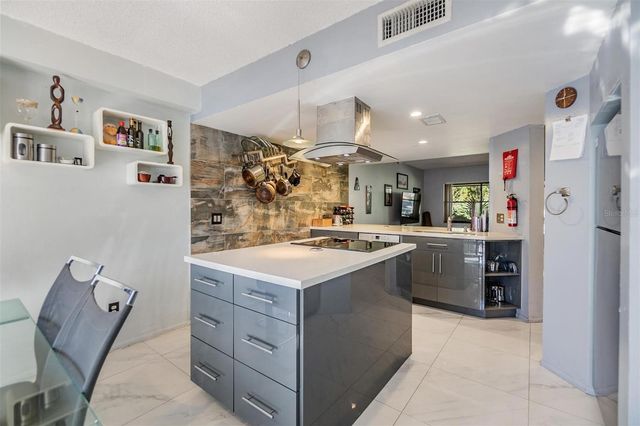 215 WOODS LANDING TRAIL, Oldsmar, FL 34677
