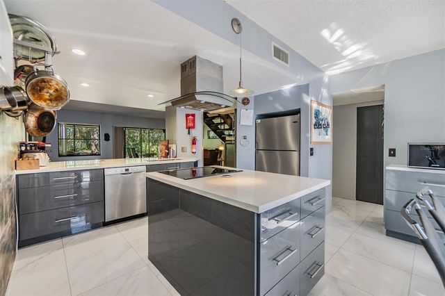 215 WOODS LANDING TRAIL, Oldsmar, FL 34677