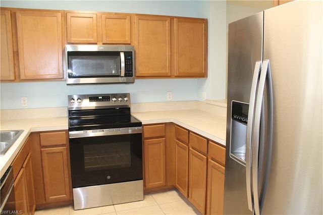 9076 Gervais CIR 403, Naples, FL 34120