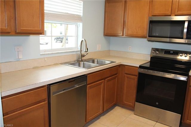 9076 Gervais CIR 403, Naples, FL 34120