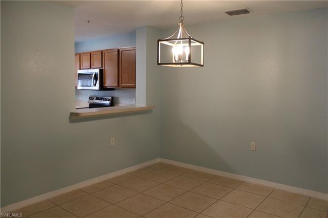 9076 Gervais CIR 403, Naples, FL 34120